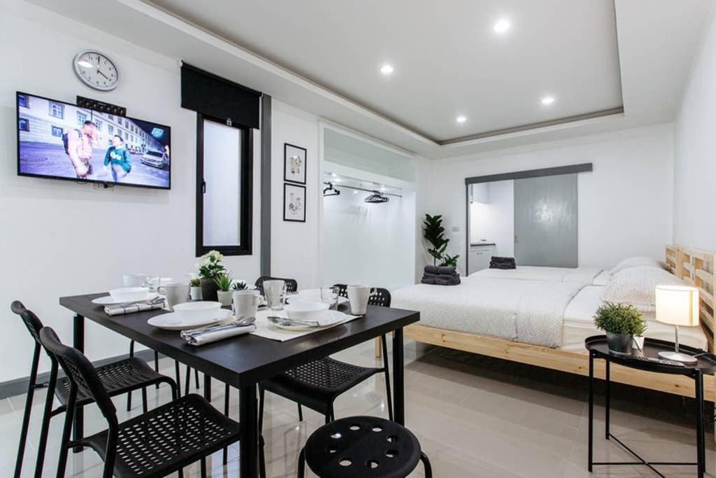 P4 Silom Large 2beds full kitchen WIFI 4-6pax Lägenhet Bangkok Exteriör bild