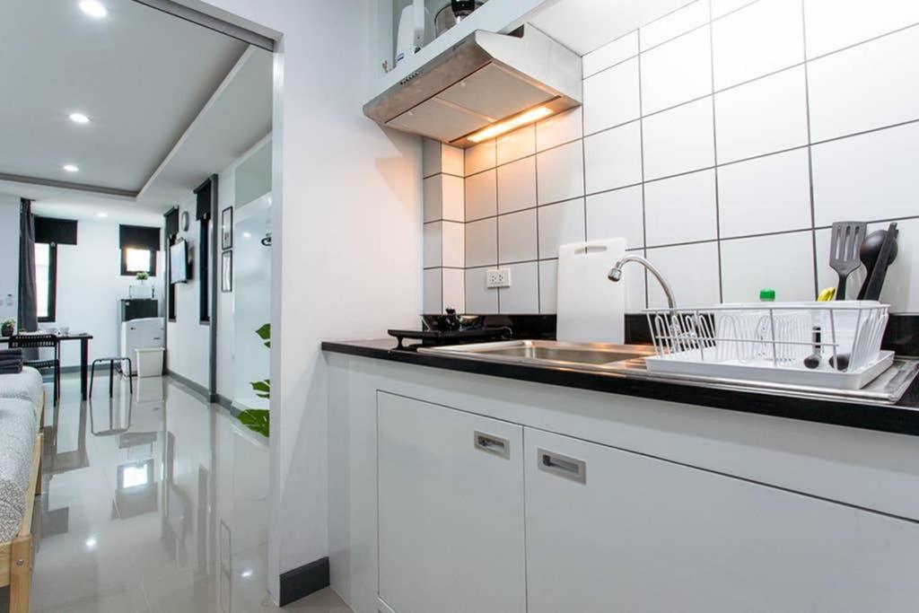 P4 Silom Large 2beds full kitchen WIFI 4-6pax Lägenhet Bangkok Exteriör bild
