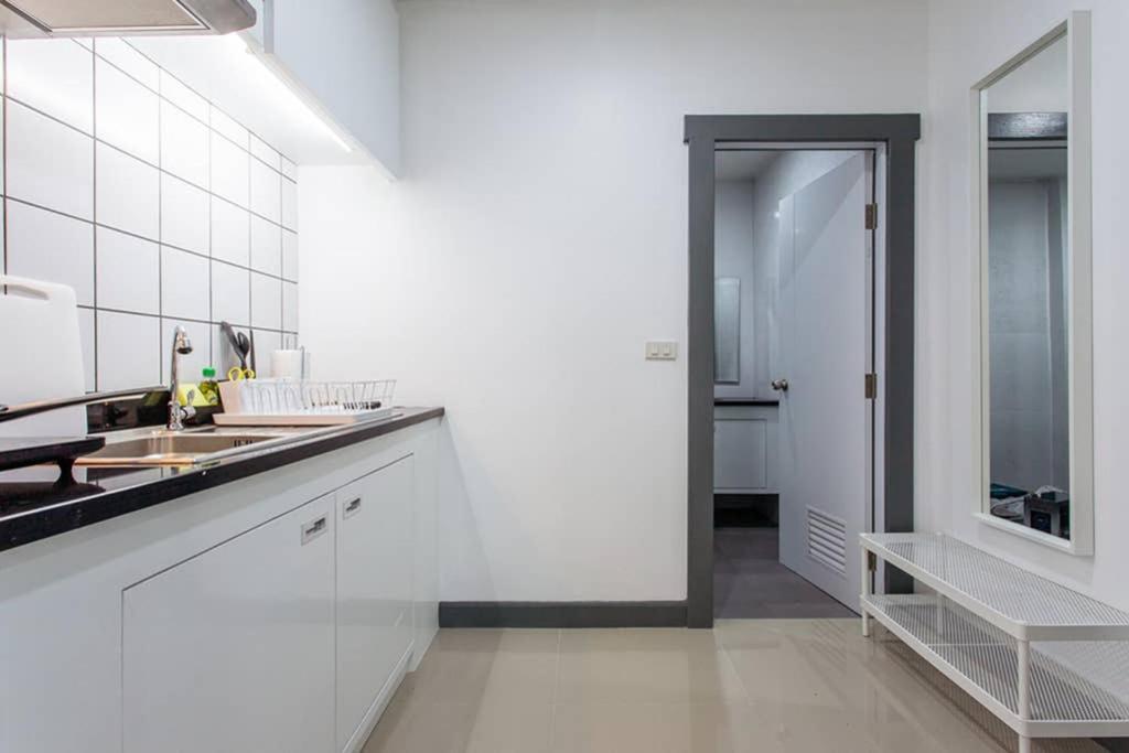 P4 Silom Large 2beds full kitchen WIFI 4-6pax Lägenhet Bangkok Exteriör bild